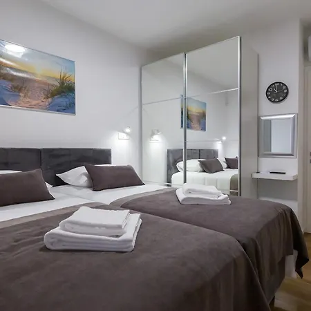 Апартаменти With Parking Space - 24365