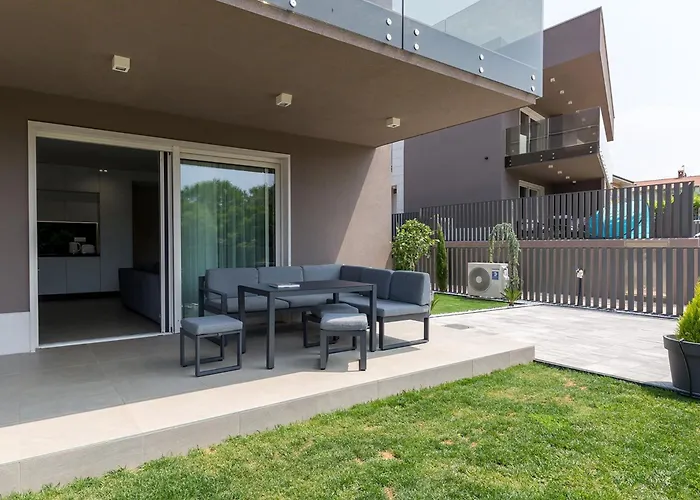 Lejlighed With Parking Space - 24365 *